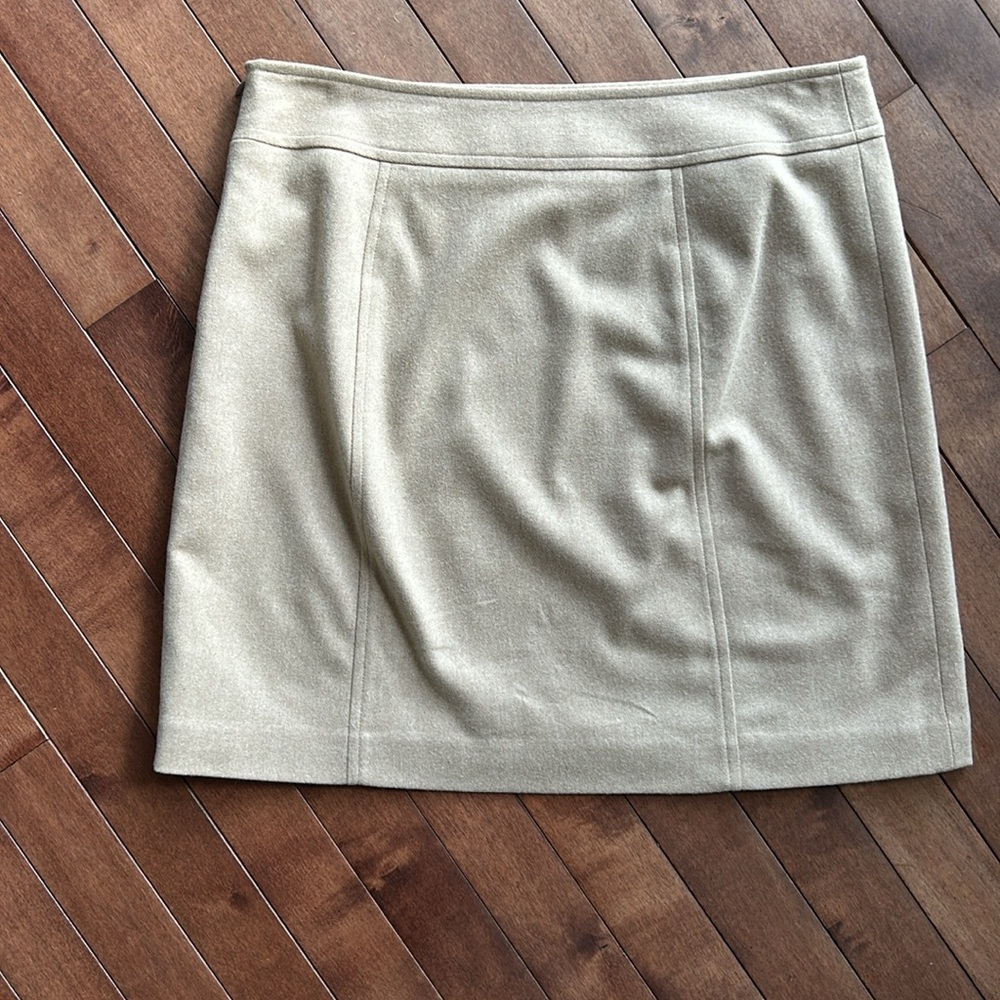 Banana Republic Women's Khaki Wool Mini Skirt Size 4 - Picture 4 of 6
